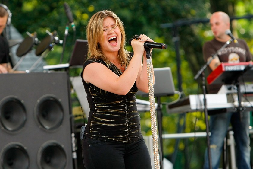 NEW YORK - JULY 31: Singer Kelly Clarkson performs on ABC's "Good Morning America" at Rumsey Playfield, Central Park on July 31, 2009 in New York City. 