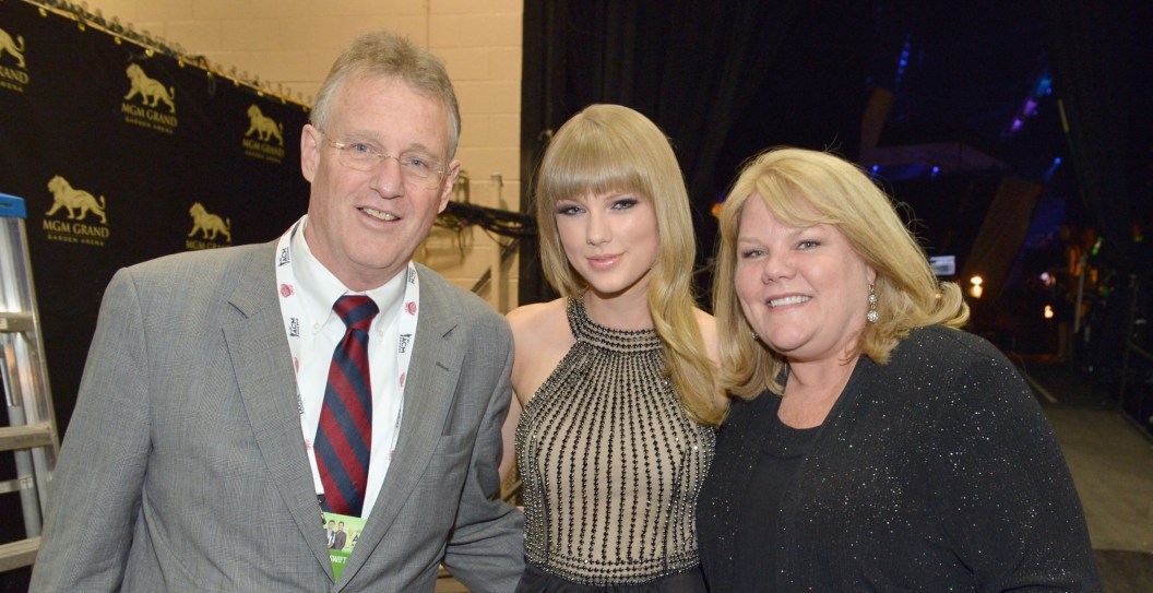Scott Swift, Taylor Swift and Andrea Swift attend the 48th Annual Academy of Country Music Awards in 2013.