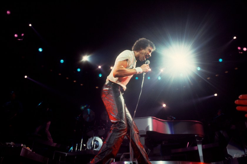 Lionel Richie performing on stage at the Rosemont Horizon in Rosemont, Illinois, October 1, 1983. 