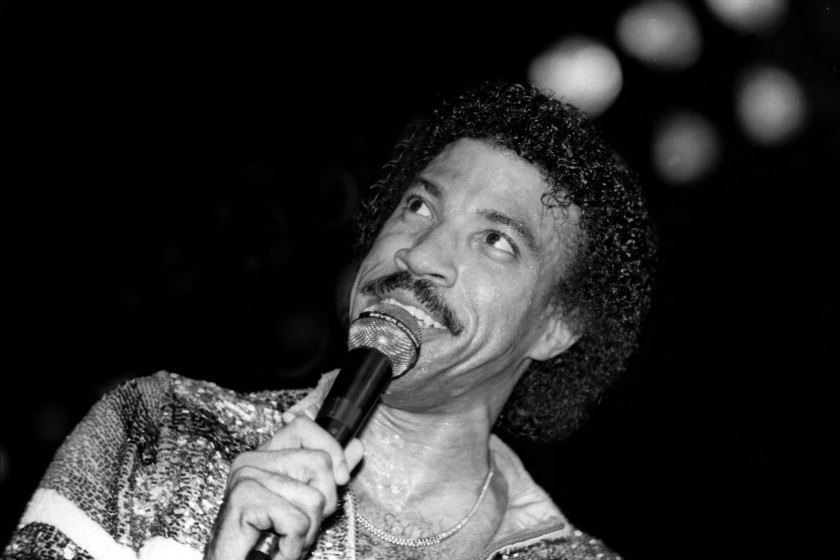 CHICAGO - JANUARY 1983: Singer and song writer Lionel Richie (Lionel Brockman Richie, Jr.) performs at the Rosemont Horizon in Rosemont, Illinois in January 1983. 