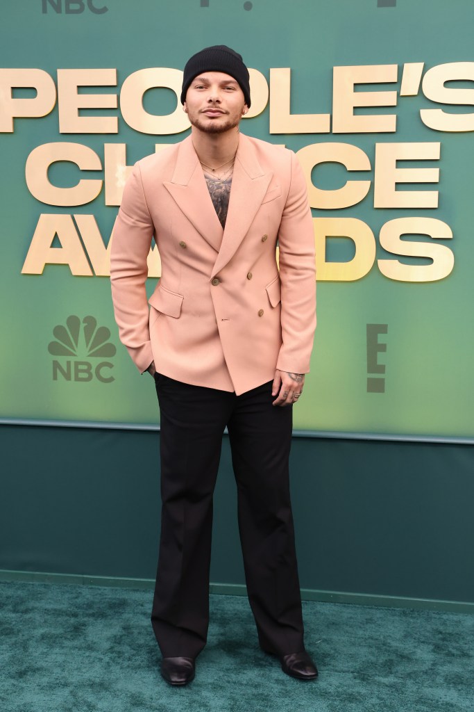 SANTA MONICA, CALIFORNIA - FEBRUARY 18: Kane Brown attends the 2024 People's Choice Awards at Barker Hangar on February 18, 2024 in Santa Monica, California. (Photo by Tommaso Boddi/WireImage)