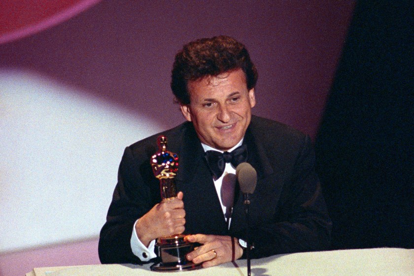 (Original Caption) Los Angeles: Joe Pesci offers his thanks after winning the Oscar for Best Supporting Actor for his role in Goodfellas March 25.