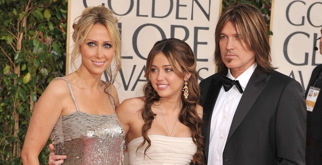 BEVERLY HILLS, CA - JANUARY 11: Tish Cyrus, Actor/Singers Miley Cyrus and Billy Ray Cyrus arrive at the 66th Annual Golden Globe Awards held at the Beverly Hilton Hotel on January 11, 2009 in Beverly Hills, California.