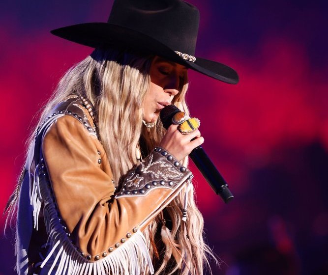 PEOPLE'S CHOICE AWARDS -- Pictured: Lainey Wilson on stage at The Barker Hangar on February 18, 2024 --