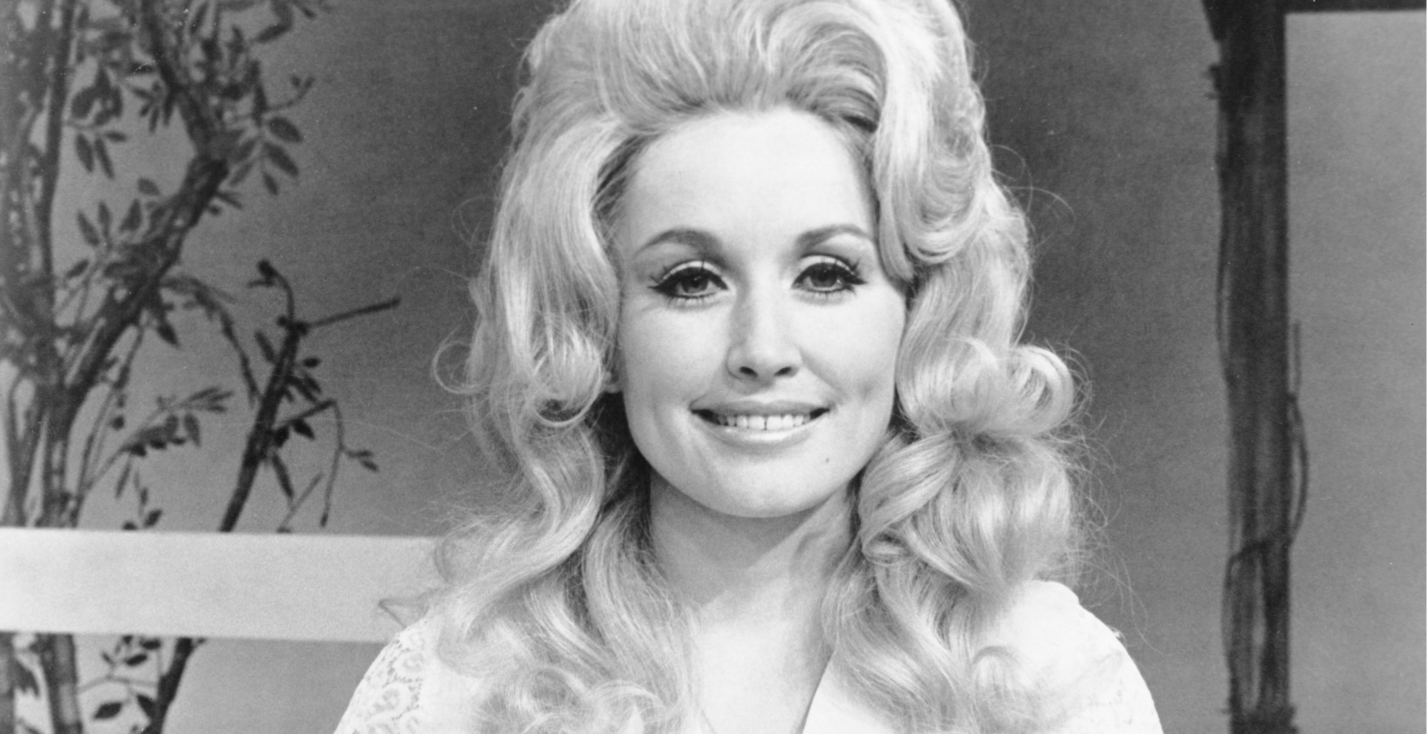 Dolly Parton Fans Can't Believe Retro Photo Is Music Icon