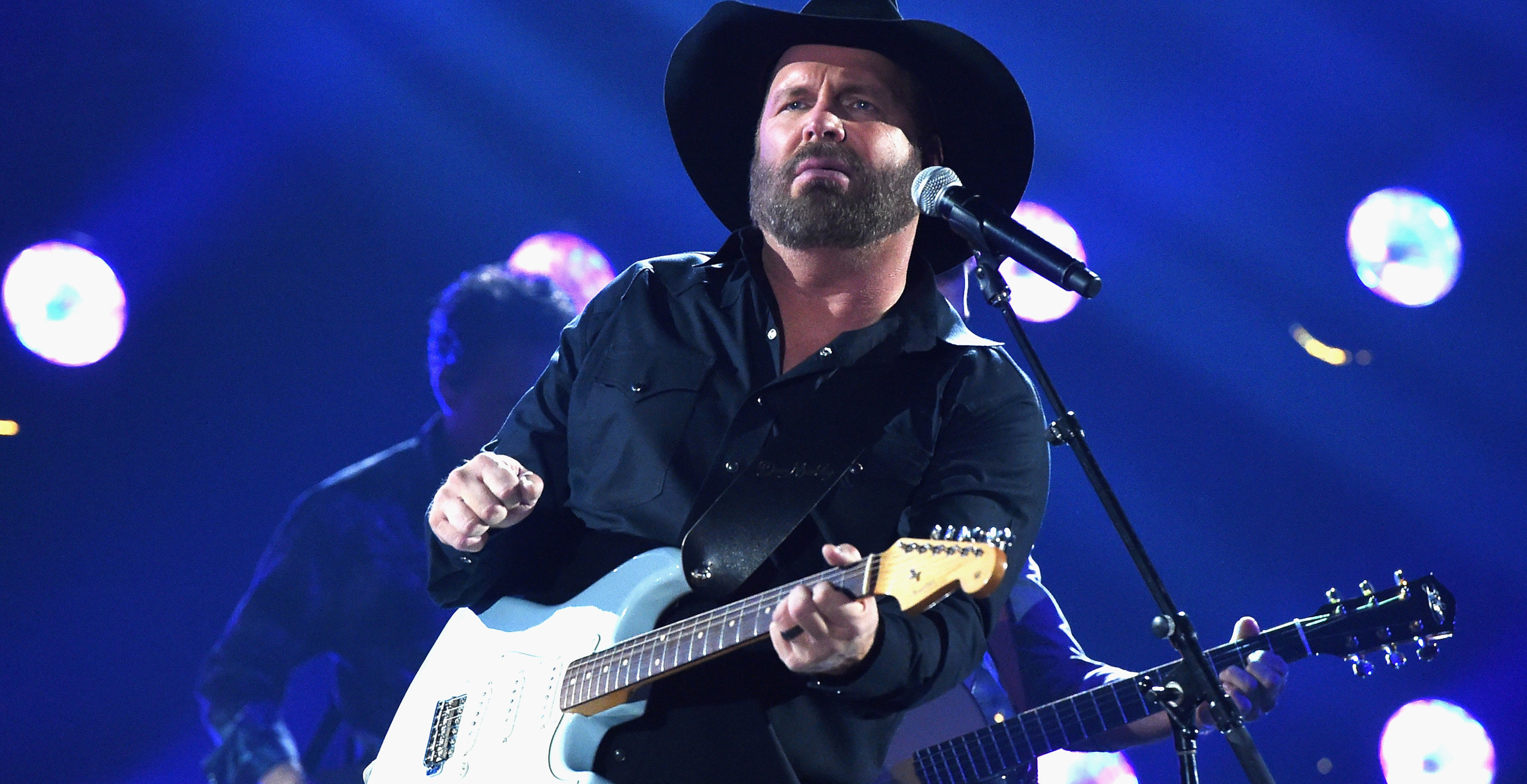 Garth Brooks Accused of Not Playing Country Music at Nashville Bar Friends in Low Places by Reviewers
