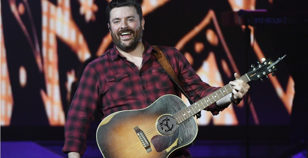 Chris Young Threatens Fan After They Threw A Beer At Him