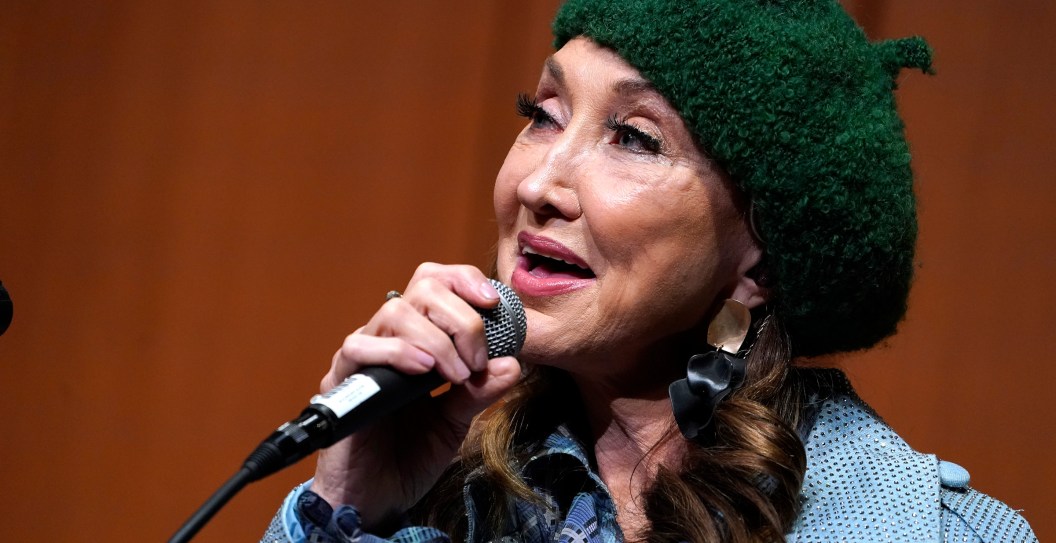 Fans Send Thoughts After Pam Tillis Takes A Tumble On Stage