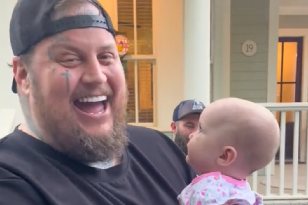 jelly-roll-instantly-bonds-with-fans-baby-in-adorable-video
