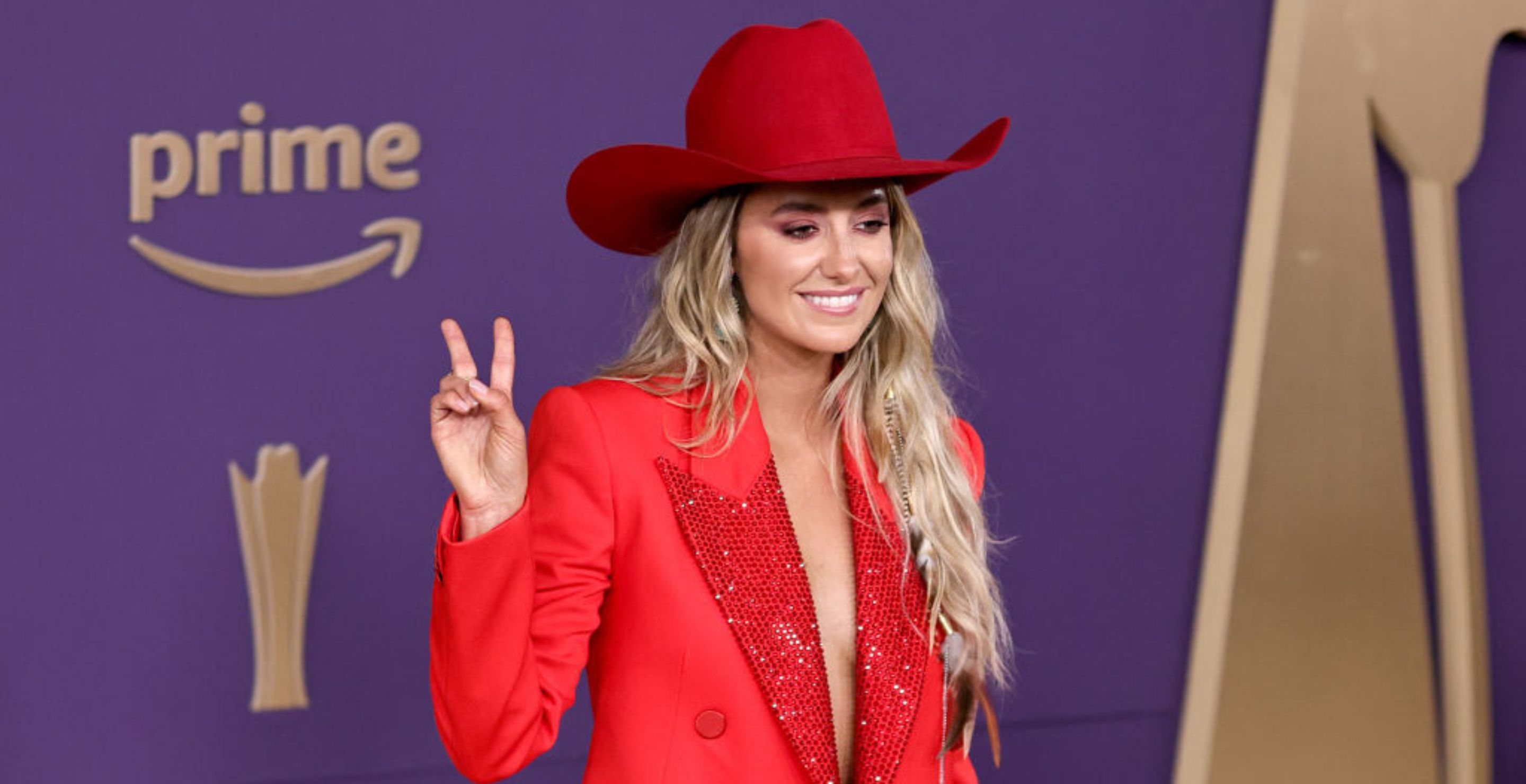 Lainey Wilson Absolutely Slayed The ACM Awards With Her Clean, Fire-Red Southern Fit