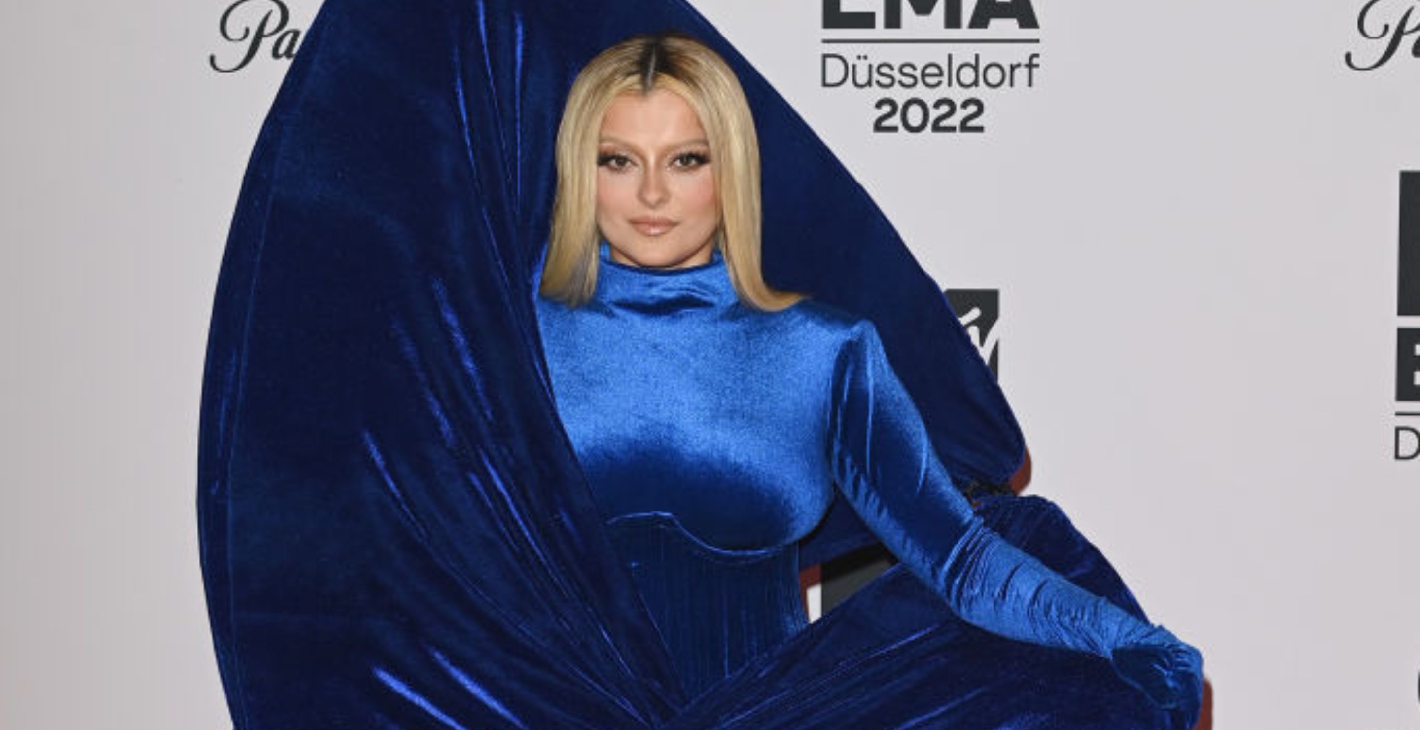 Bebe Rexha Has A Meltdown During Recent Show After Fan Tries To Throw Something At Her