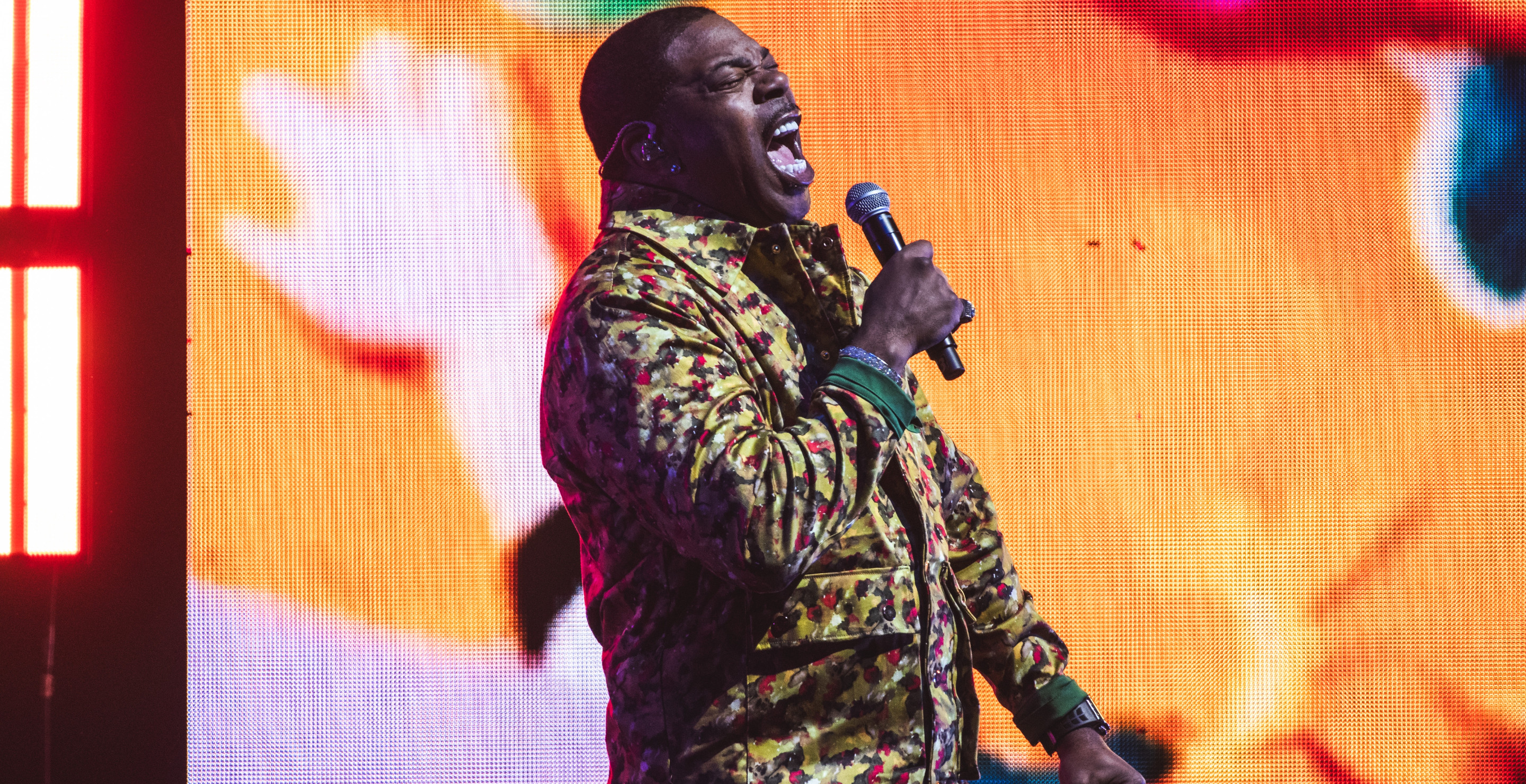 Busta Rhymes Has A Meltdown On Stage And Curses Out Fans