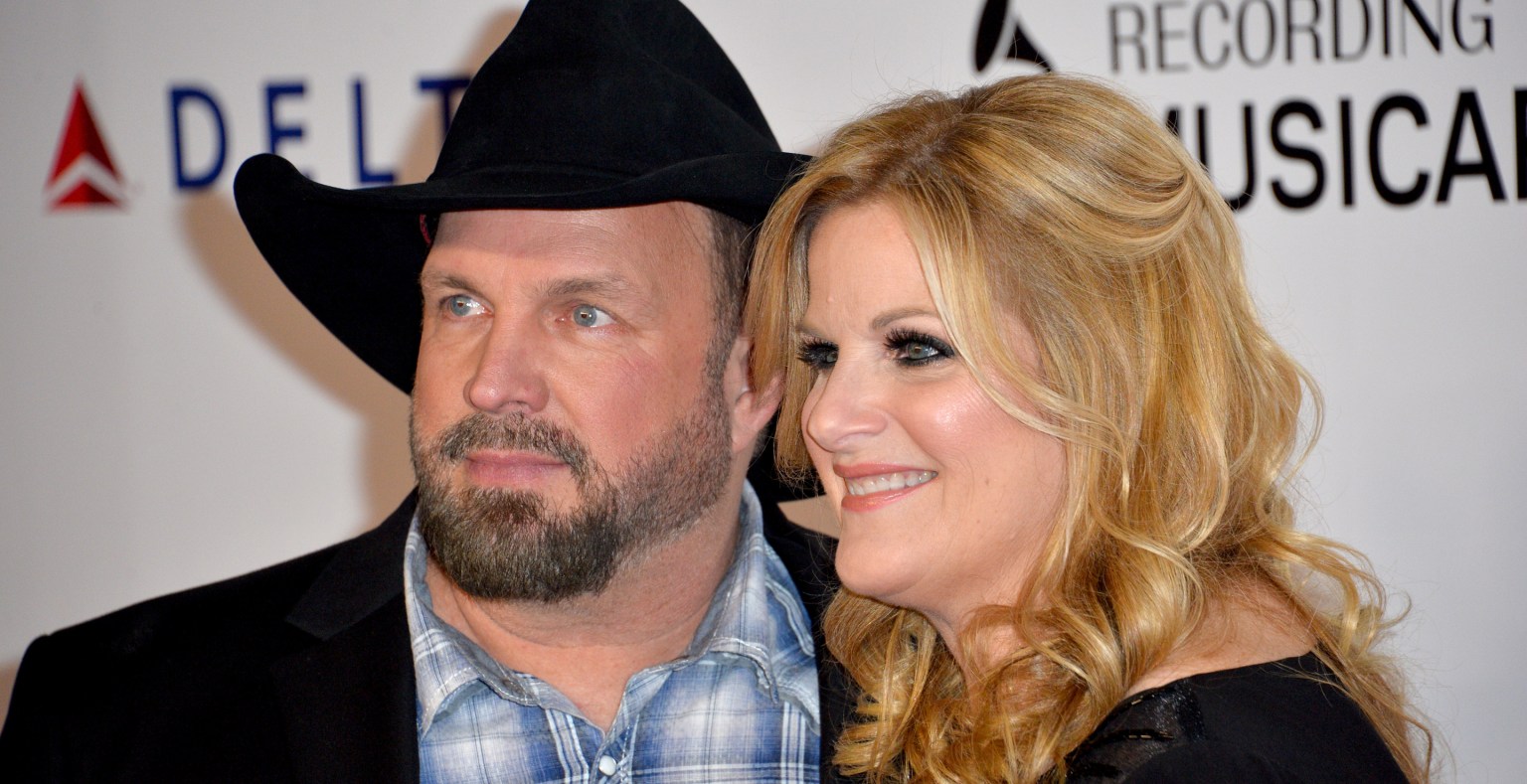 Top 15 Famous Country Singers Of All Time - Wide Open Country