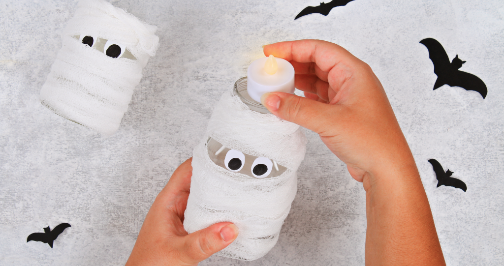 Easy DIY Halloween Decorations Mummy Jars