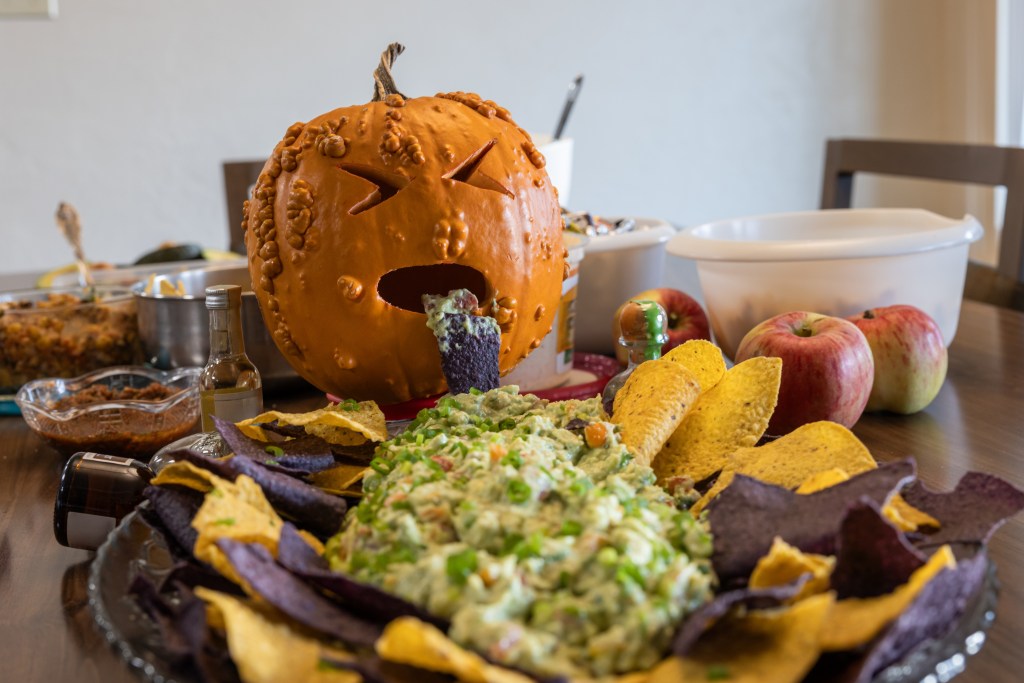 puking pumpkin Easy DIY Halloween Decoratiosn