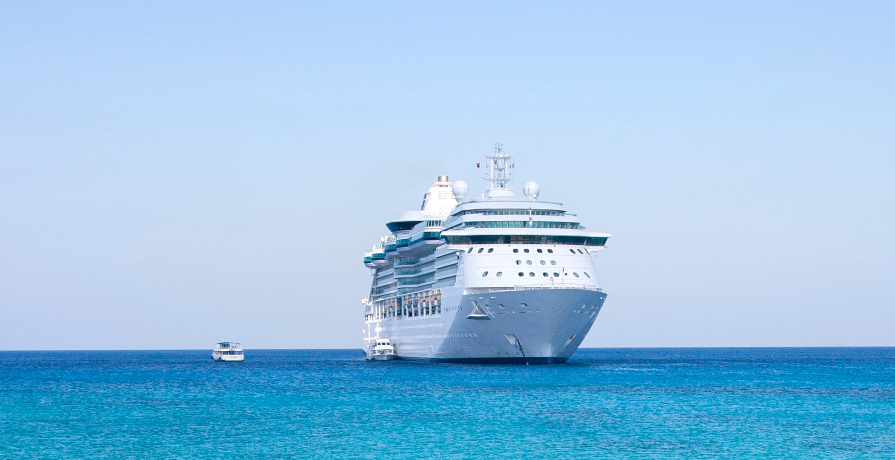 Out Of Control Super Yacht Smashes Into A Cruise Liner In Wild Moment