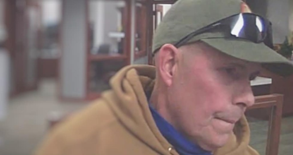 bank robbery goes wrong after note is illegible