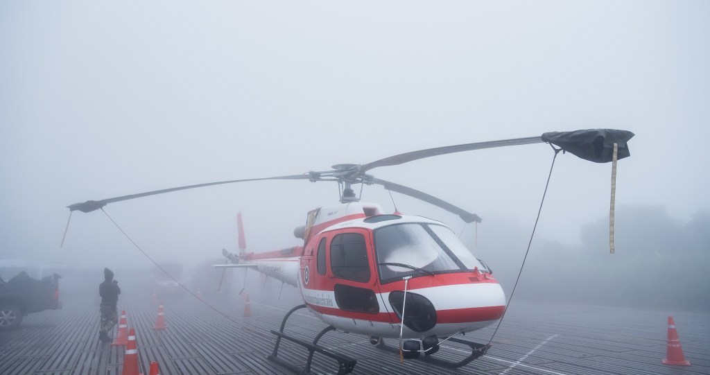 helicopter crashes into side of a hospital in Turkey