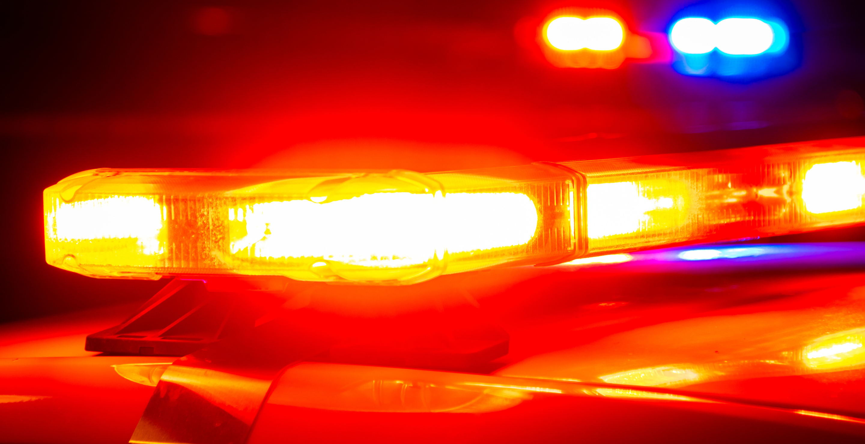 man threatens to shoot young daughter in police stand off