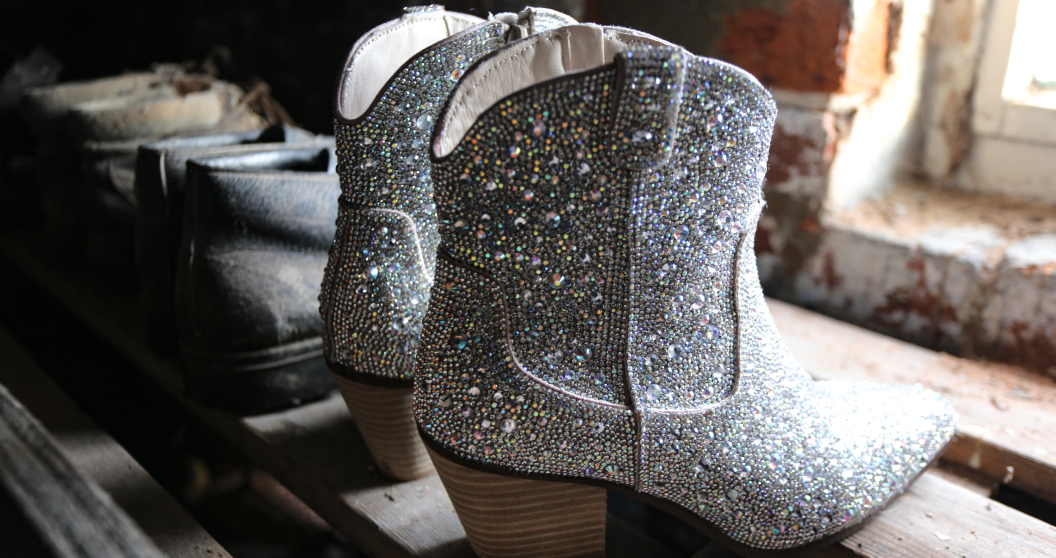 What You Should Wear To A Country Concert In The Winter - Wide Open Country