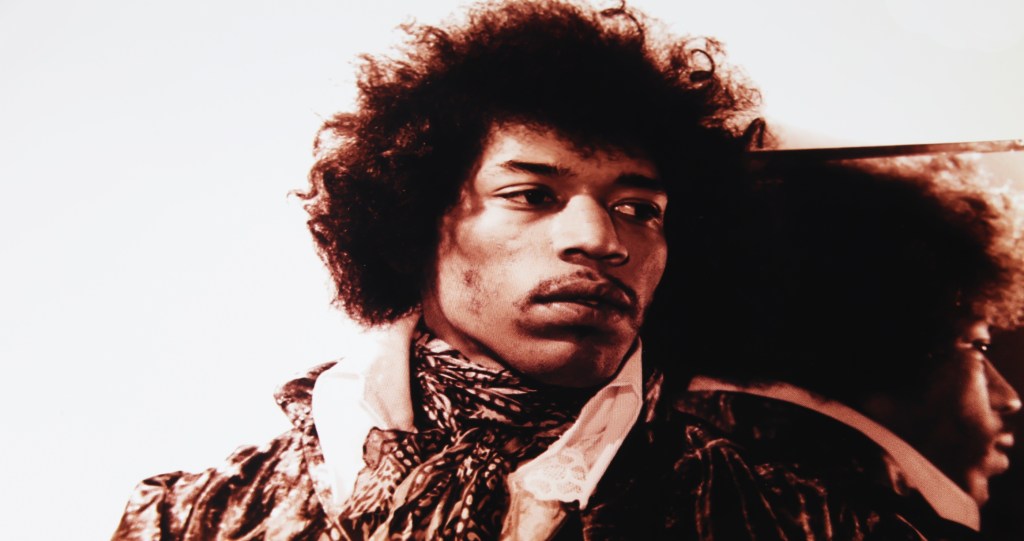 Jimi Hendrix Was So High On Drugs He Didn't Realize He Was Being ...