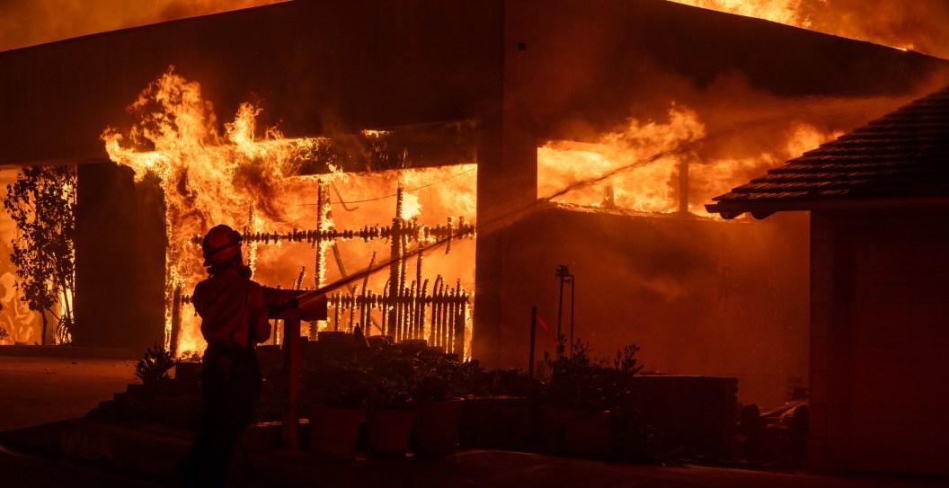 LA Influencers Ridiculed For Taking Selfies Amid Wildfire Evacuations