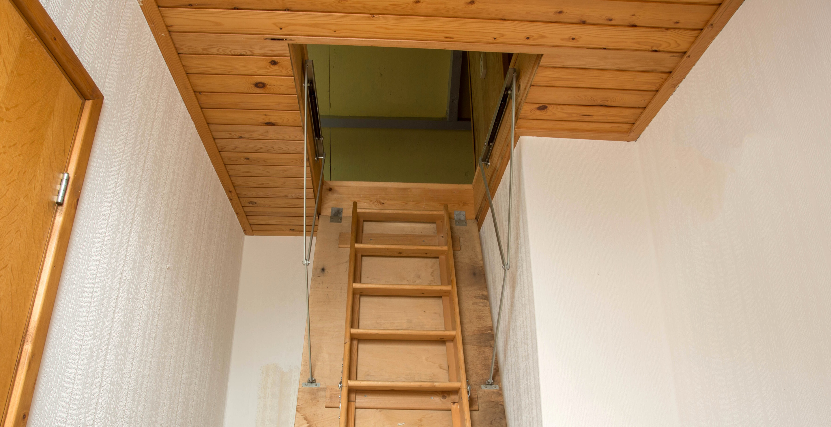 Michigan Mother Wakes Up To Find Stranger In Her Attic, Screams For Daughter To Run