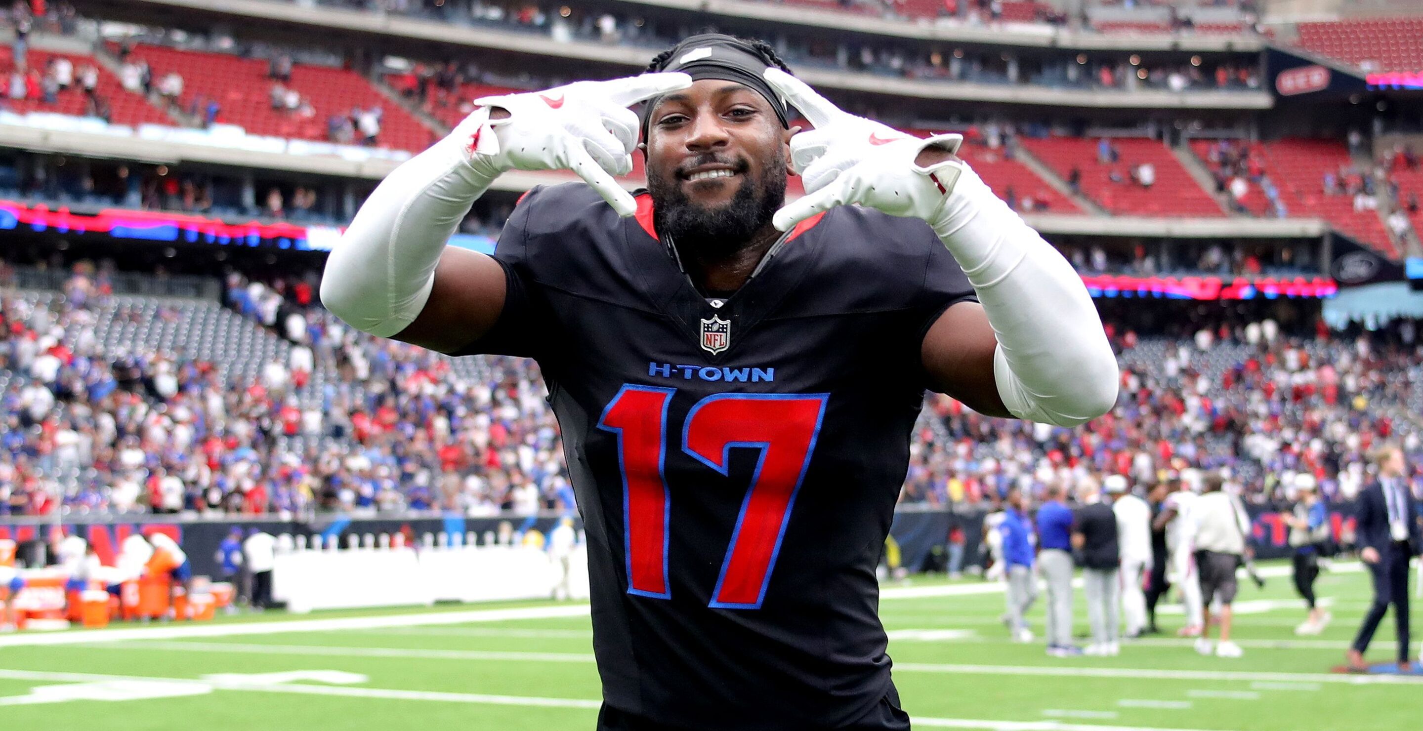 Texans Player Shoves Coach In Heated Exchange