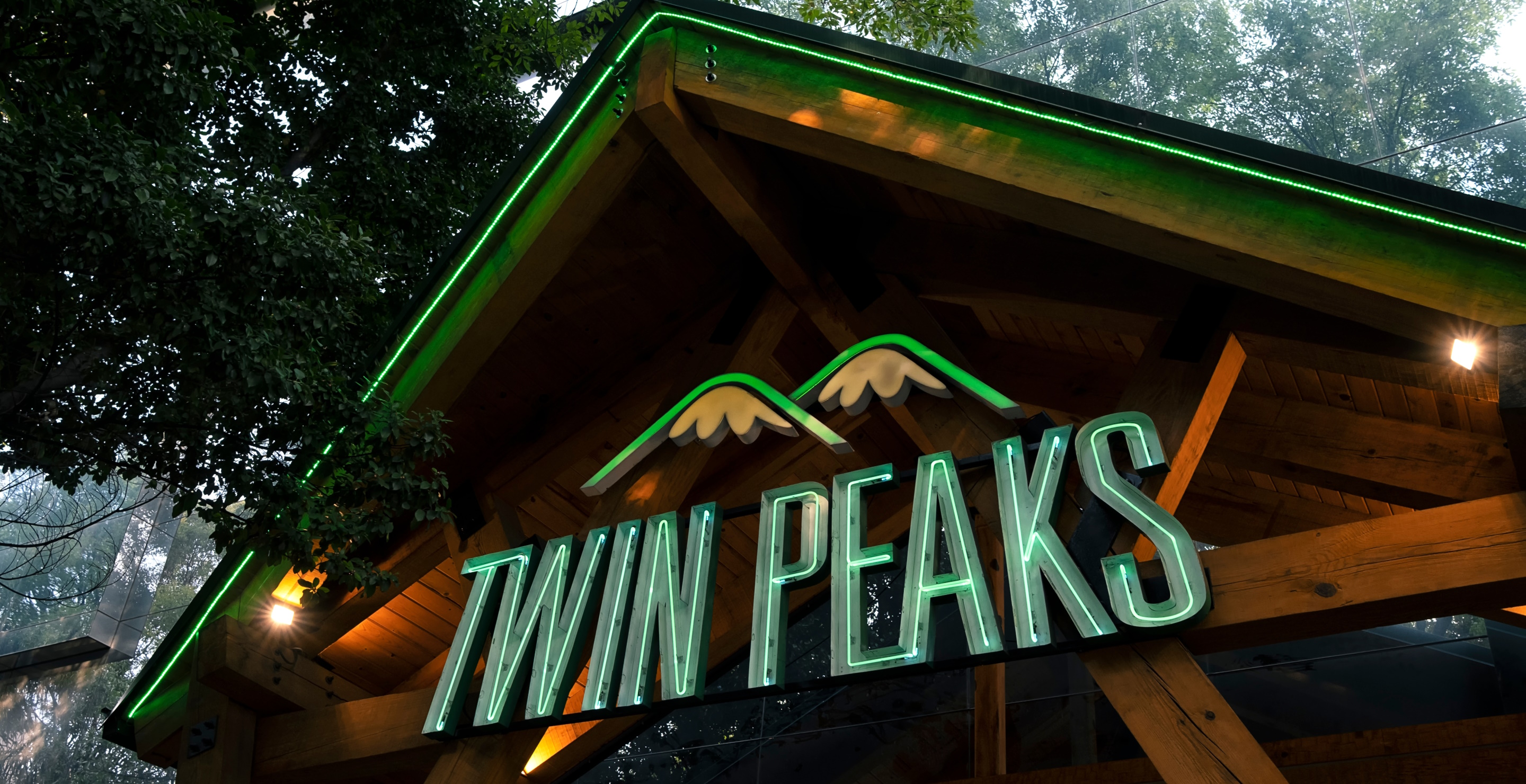 'Chrisley Knows Best' Star Accused Of Slapping Twin Peaks Manager