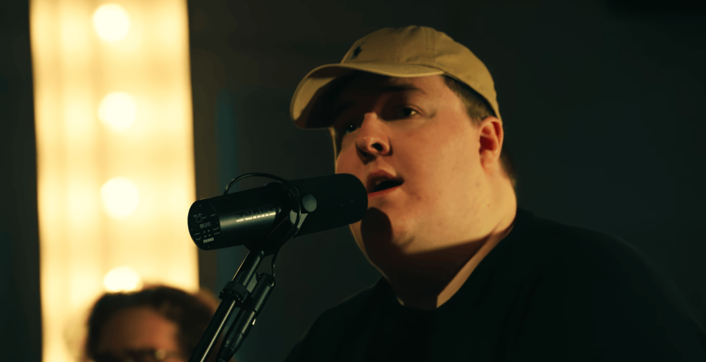 Watch Gareth's New Acoustic Music Video For Latest Single 