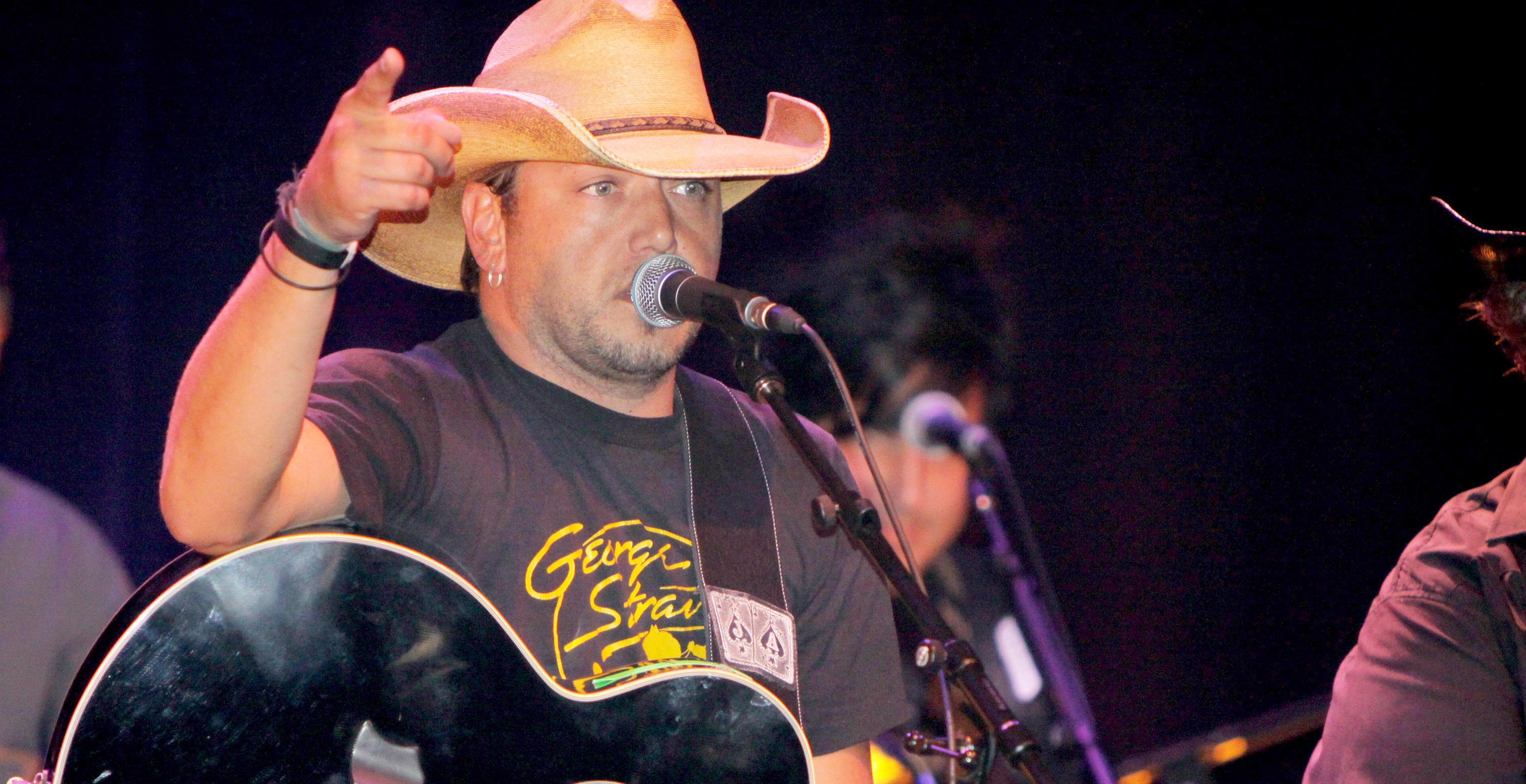 Jason Aldean Is A Proud Papa After Son Catches Family Dinner - Wide ...
