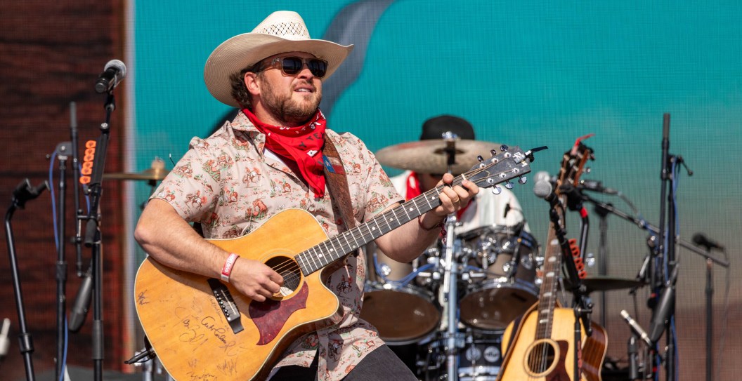 josh abbott performing with his kids is heartwarming