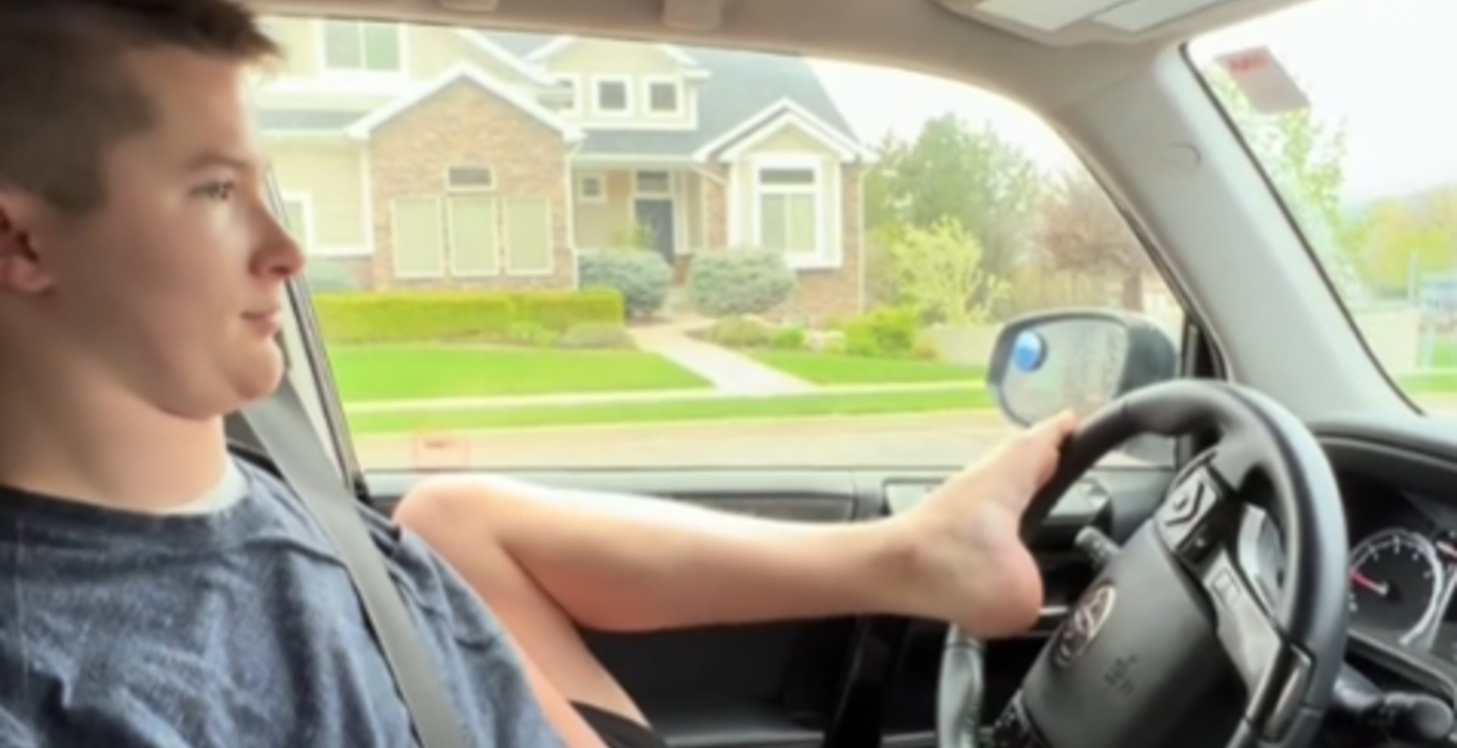 Man Shows How He Drives With His Feet After Being Paralyzed In His Arms