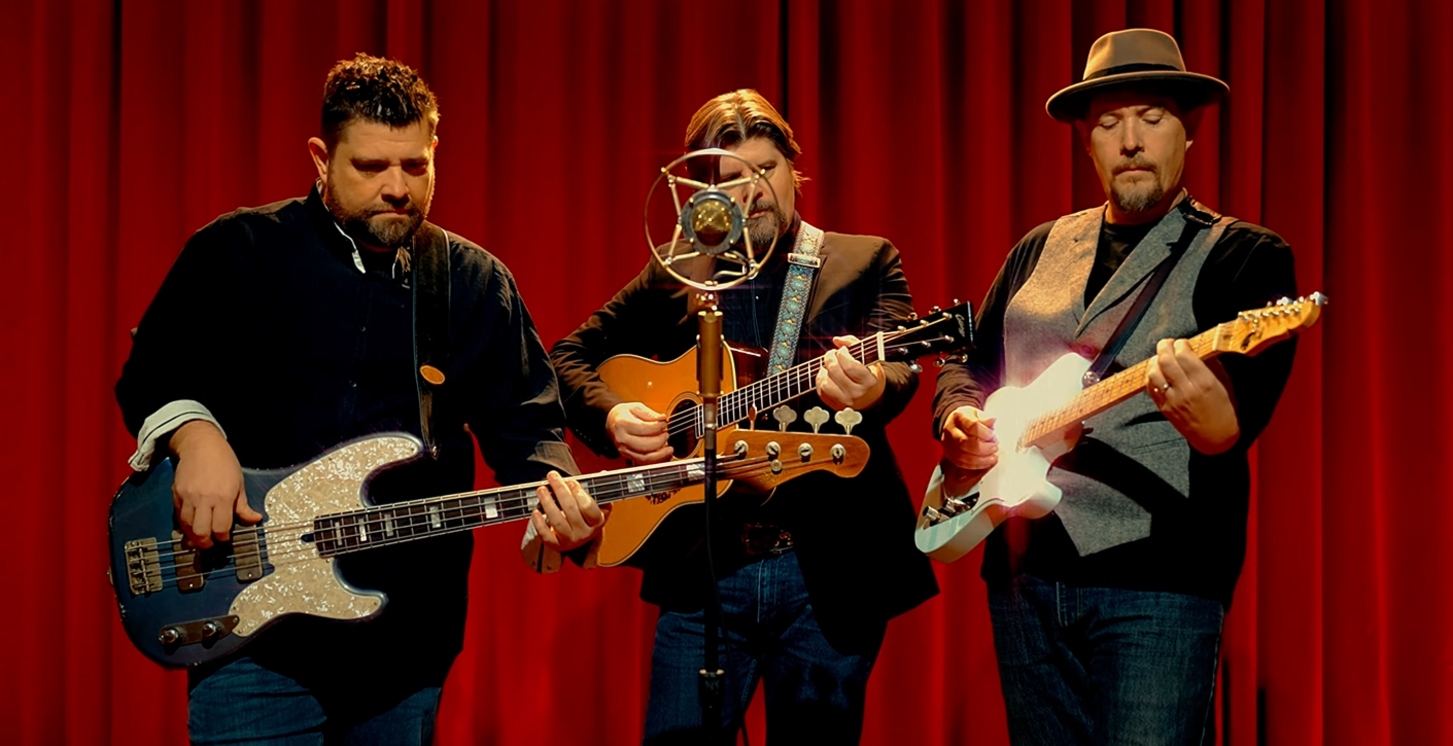 The Flat River Band Keep In Touch With Their Fans In A Way We Need To See More Of
