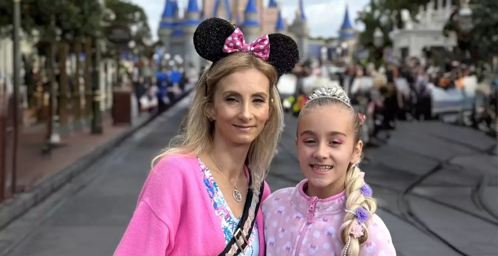 Heartbreaking Moment CNN Anchor Breaks Down In Tears While Interviewing Family Of DC Plane Victims - Justyna and Brielle
