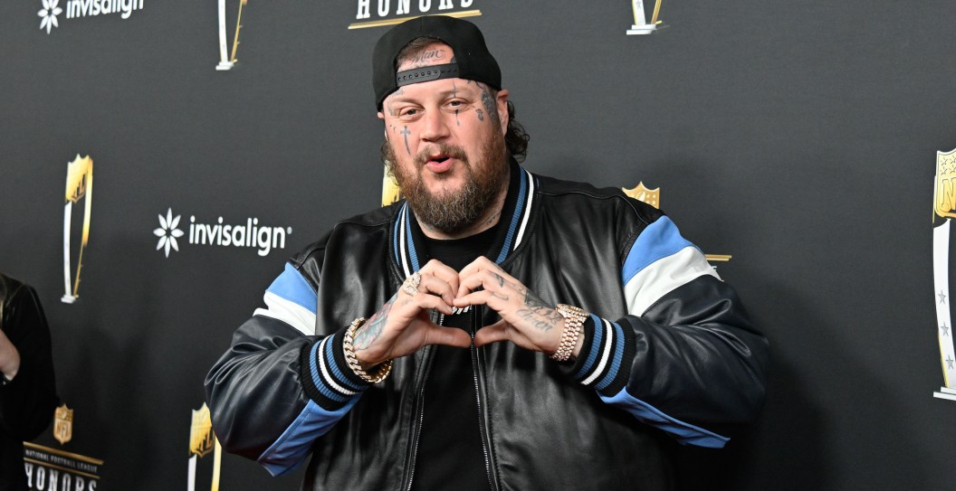 Jelly Roll Hilariously Compares His Dog To Sylvester Stallone As He Takes An Ice Plunge