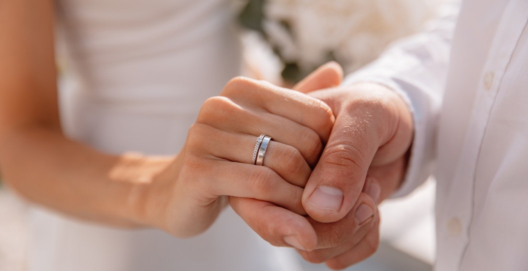Meteorologist Proposes To Girlfriend On Air In Heartwarming Moment