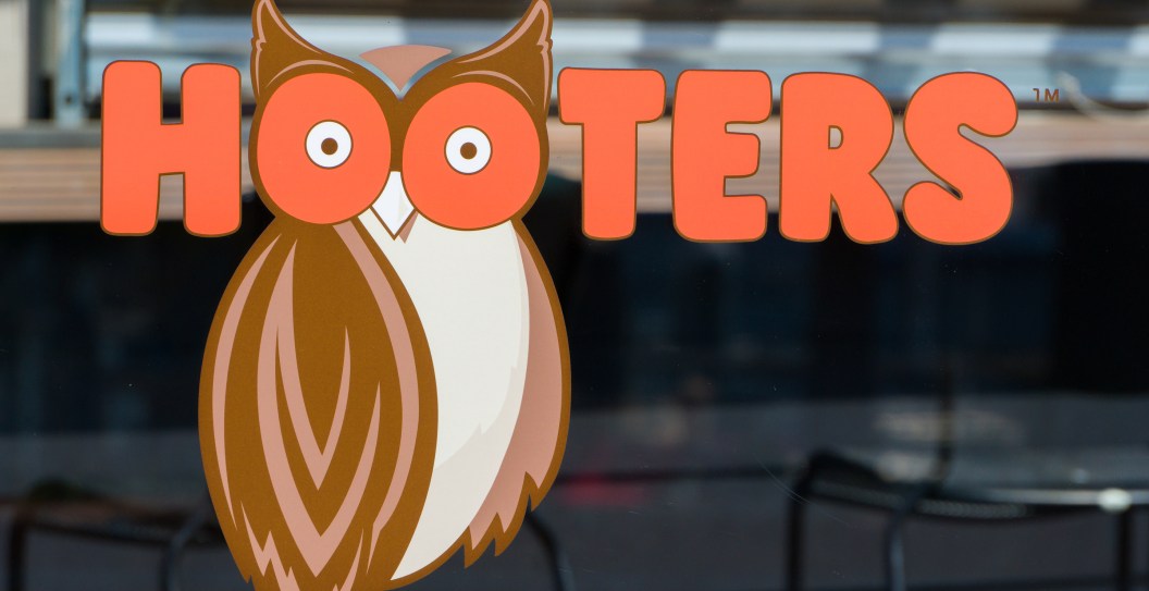 Pregnant Hooters Waitress Goes Viral For Showing Off Maternity Outfit
