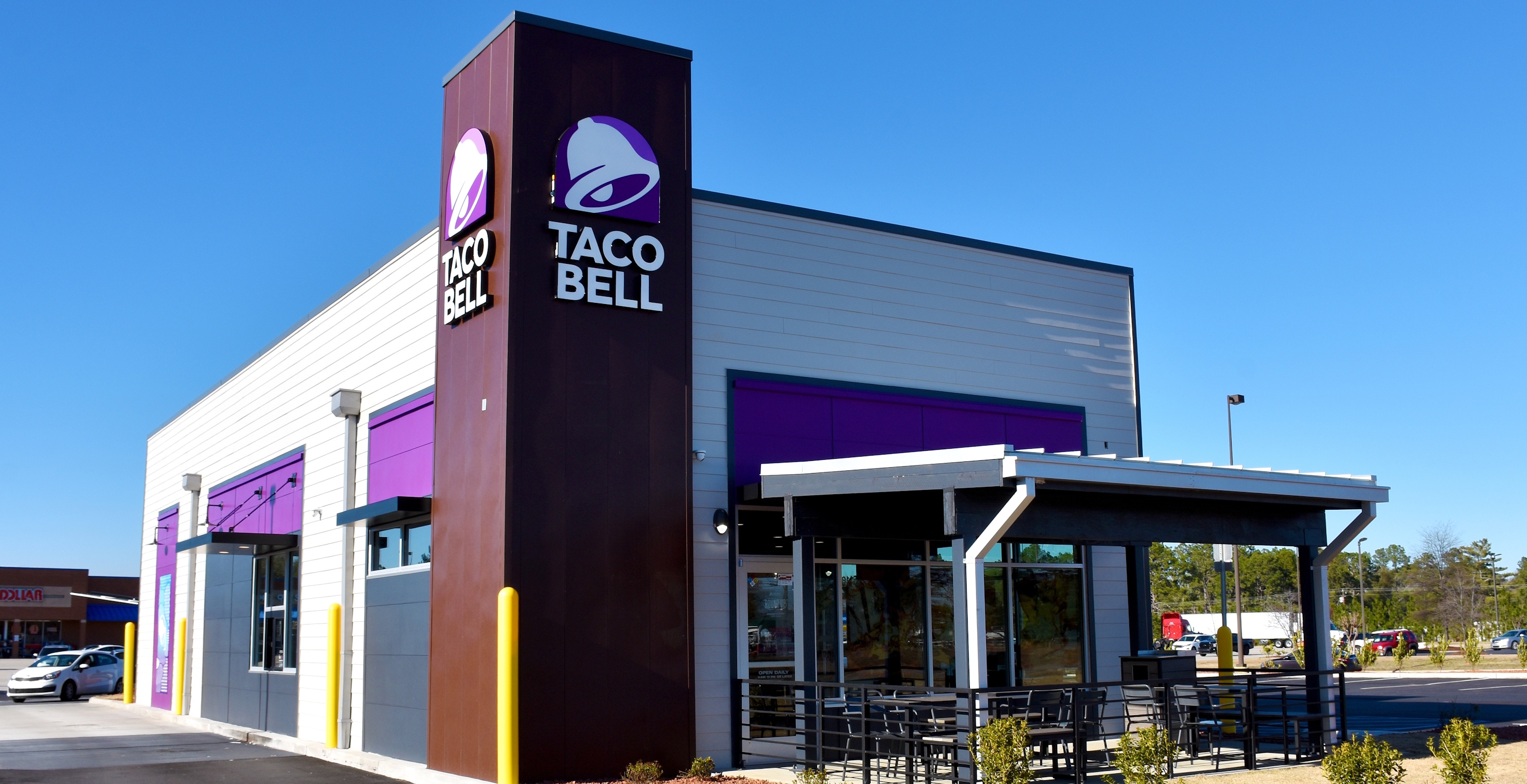 Cop Sues Taco Bell For $5 Million, Claims Worker Spit In Her Food