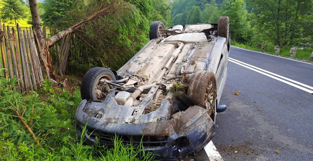 Dad Flees And Leaves Behind Injured Wife And Kids After Crashing Car Going 100 MPH