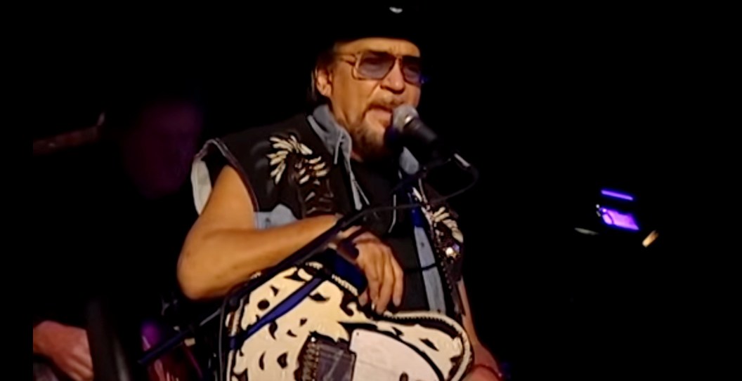 The Tearjerker That Waylon Jennings Recorded About His Friend Buddy Holly