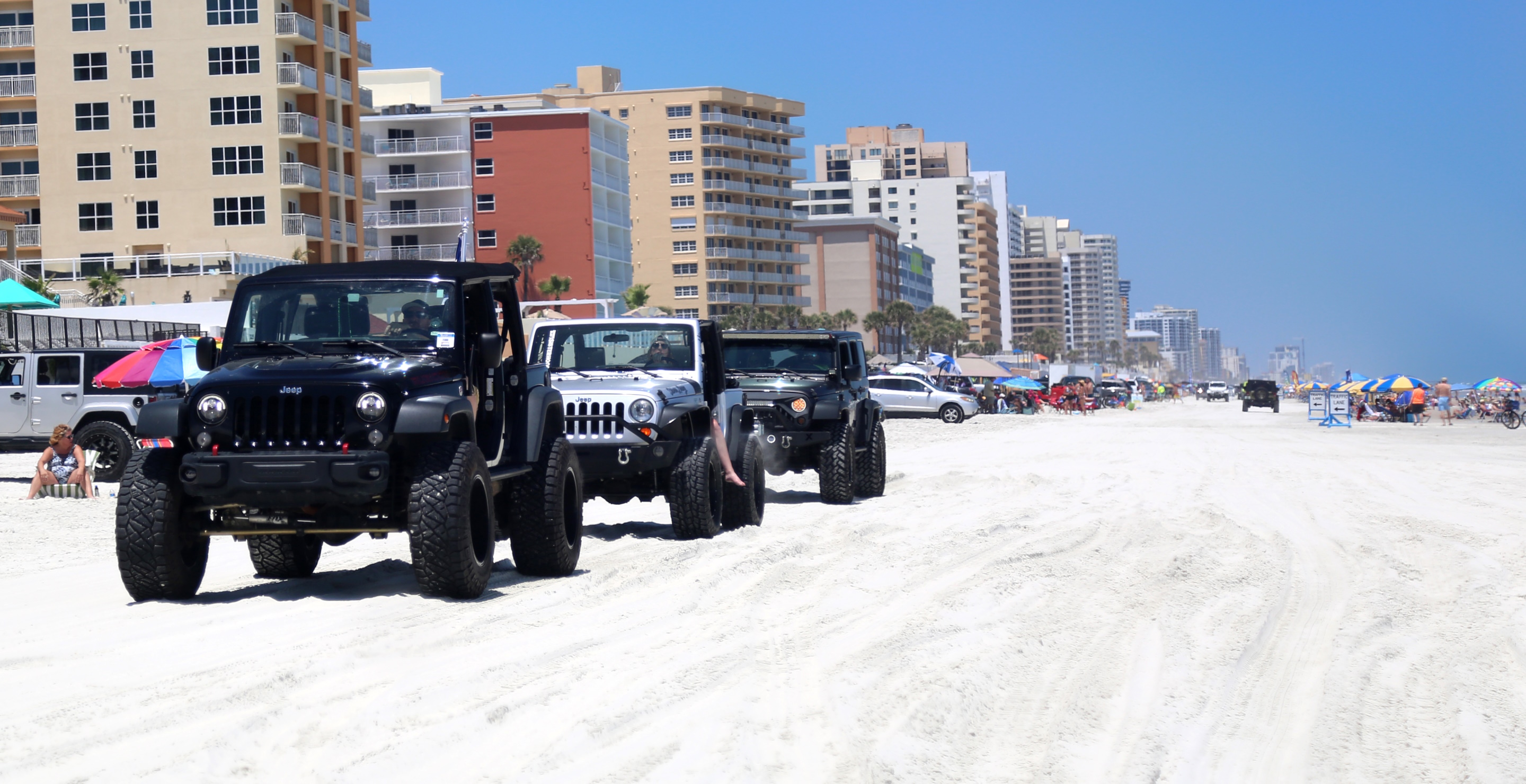 Horrifying Moment A Jeep Runs Over Sunbathing Beachgoer's Head