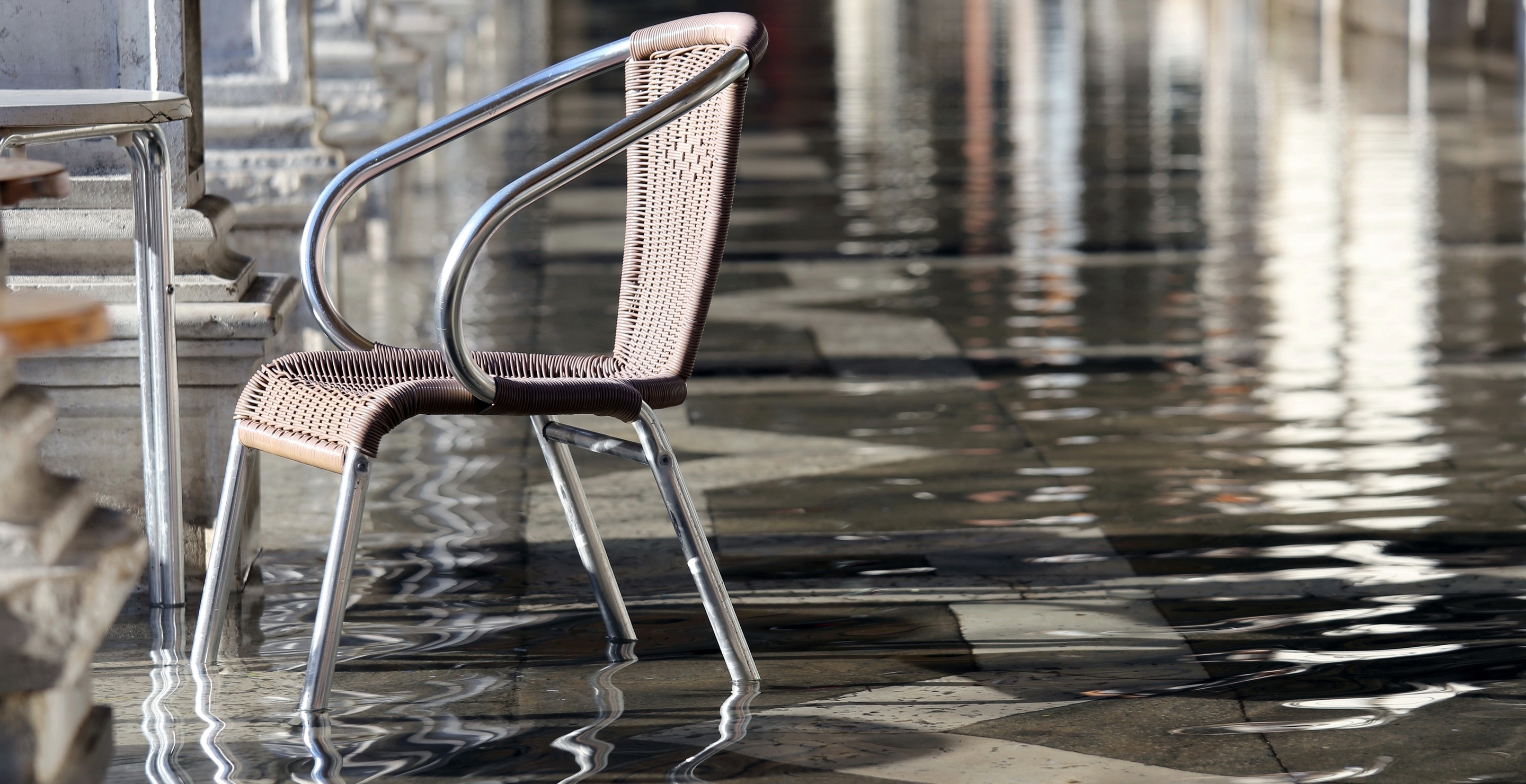 Kentucky Restaurant Owners Intentionally Flood Restaurant To Stop Restaurant From Flooding....Wait What?!