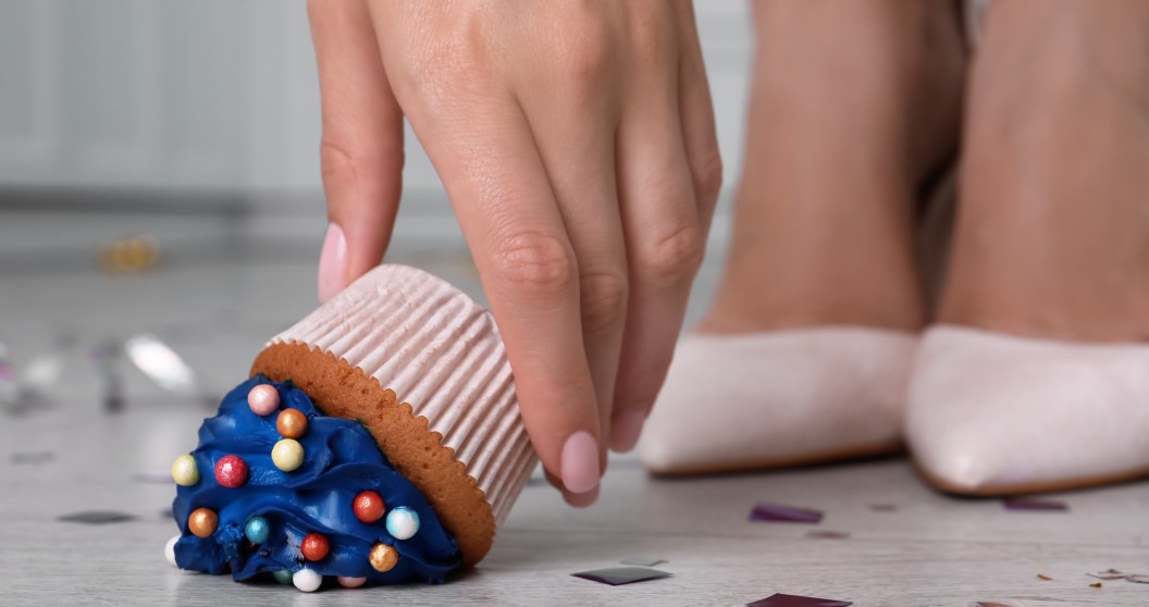 Microbiologist Shows Disturbing Evidence Why You Should Never Follow 5 Second Food Rule