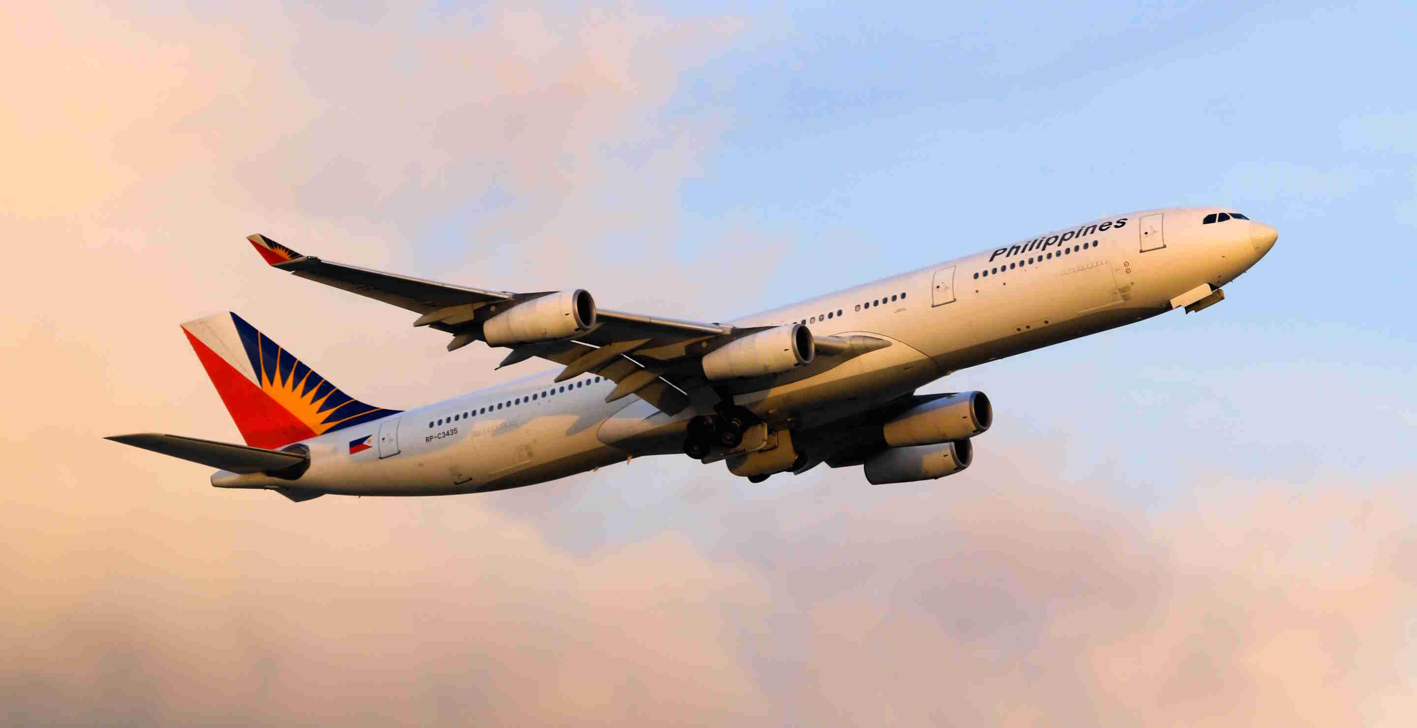 Phlippine Airlines Flight Forced To Make Emergency Landing As Cabin Fills With Smoke