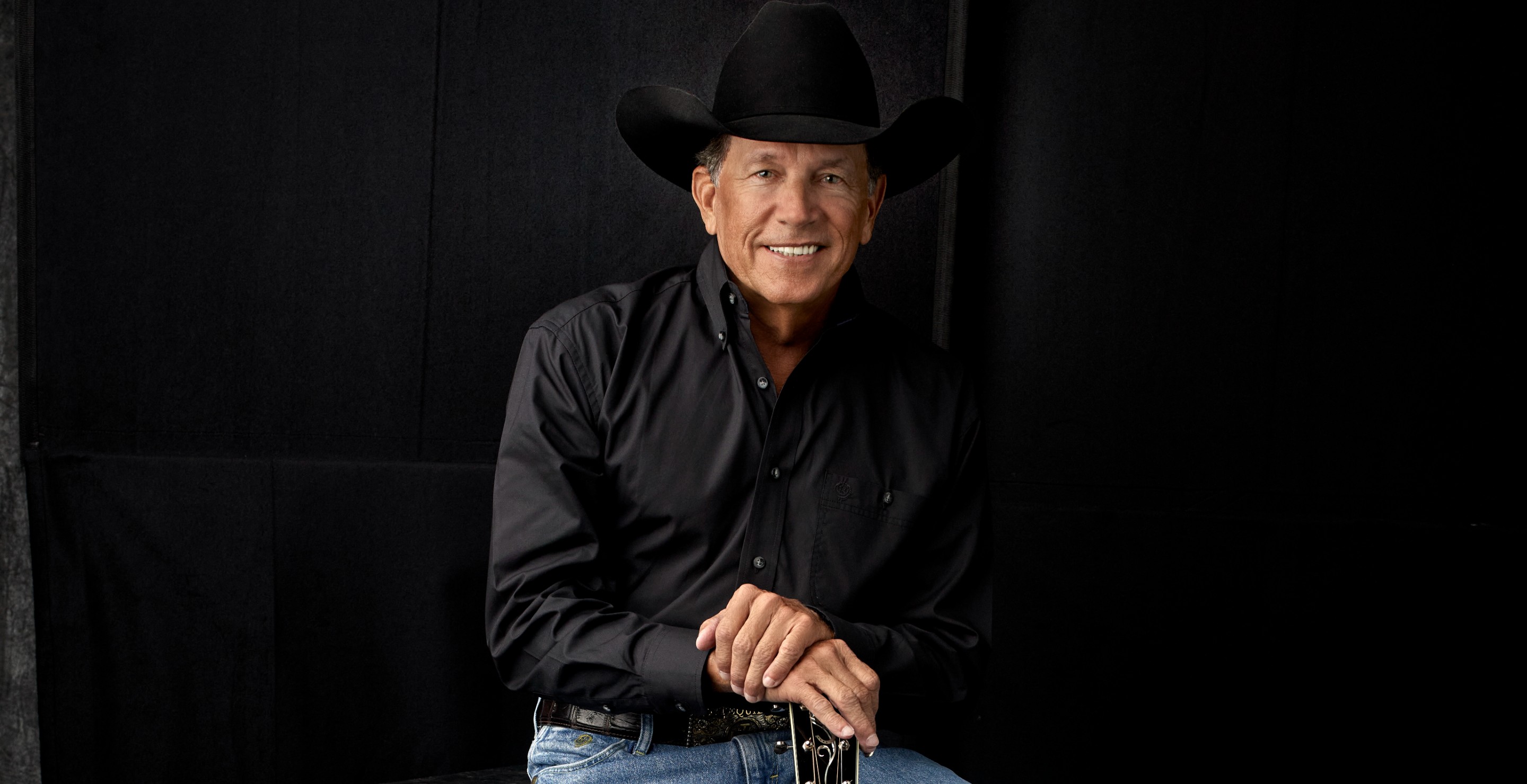 George Strait Creates The Sweetest Moment With a Young Fan In a Buffalo Parking Lot