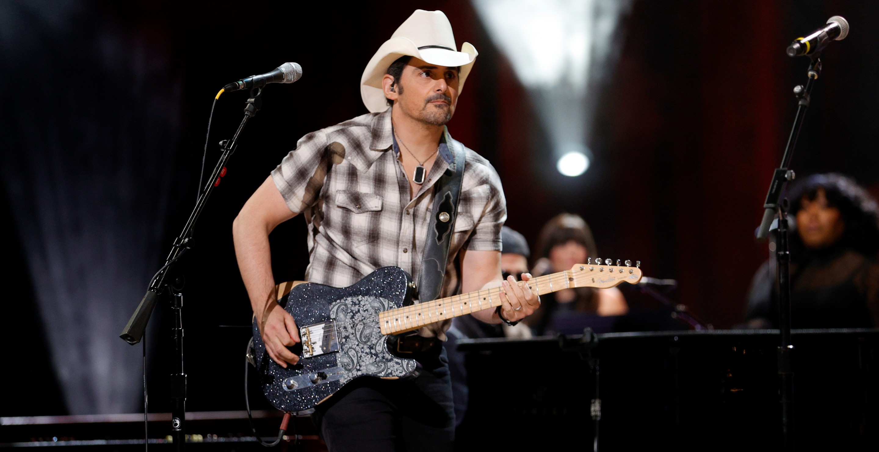 Grand Ole Opry Member Swarmed By Police During Concert