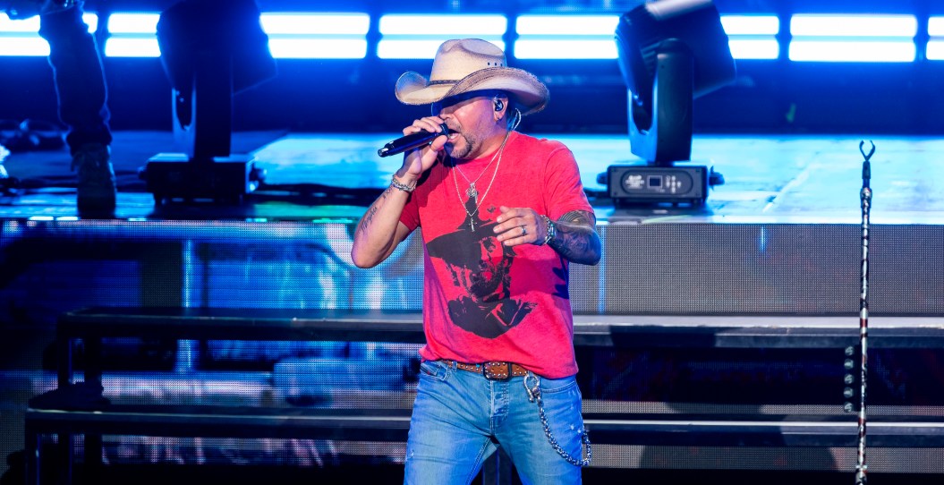 Jason Aldean Performed One of His Most Powerful Songs in Concert to Honor Charlie Kirk - Wide Open Country