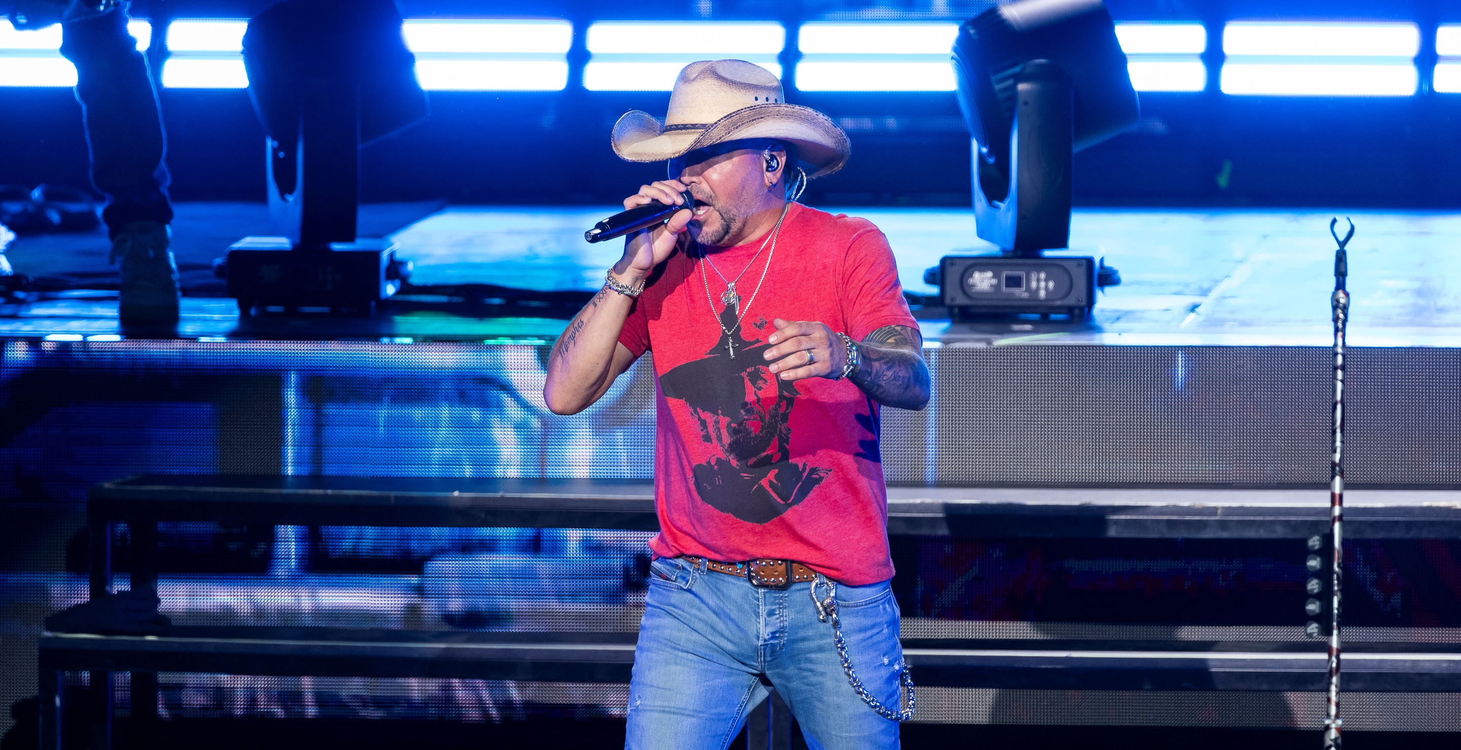Jason Aldean Performed One of His Most Powerful Songs in Concert to Honor Charlie Kirk - Wide Open Country