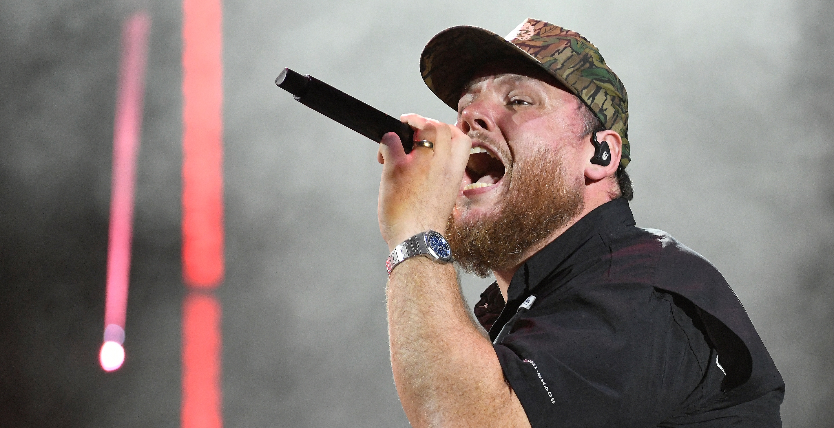 does luke combs smoke cigarettes Drink a little drink, a little smokeeee. What's your favorite Church song? @kaisercunningham Luke Combs explains why he